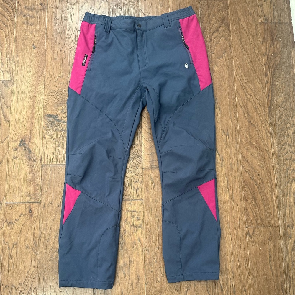 Women’s navy ski snowboarding pants size large, brand: Little Donkey Andy